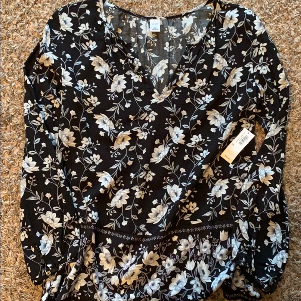 Black old navy top size XS.